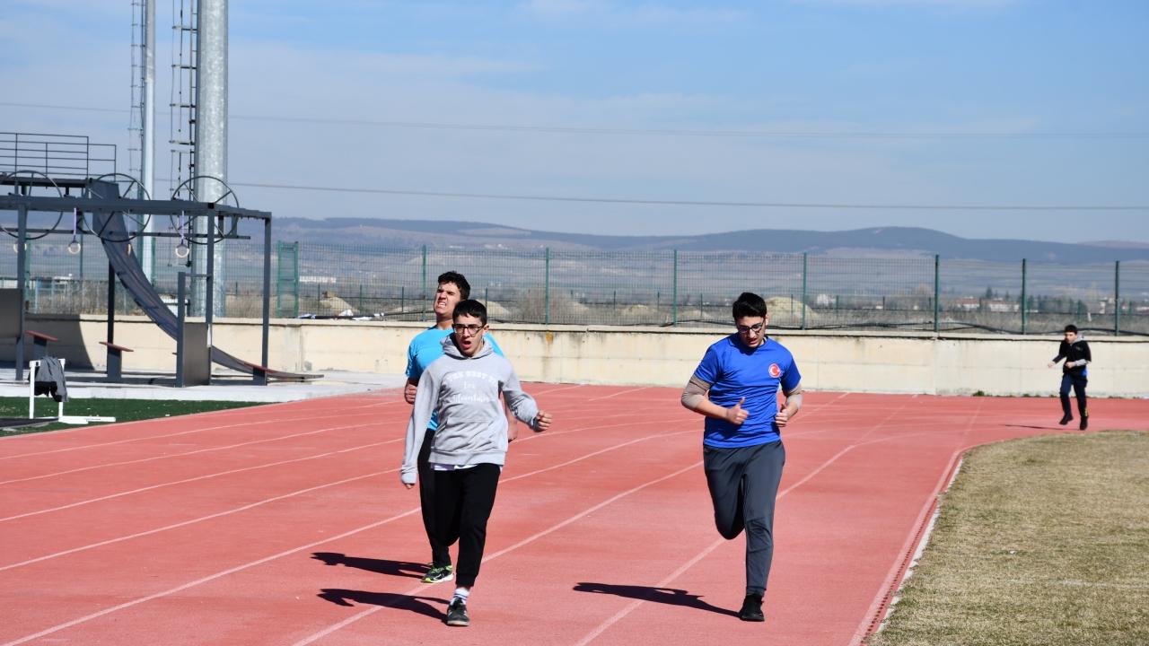 Afyonkarahisar’da Özel Sporcular Atletizm Müsabakaları Coşkuyla Tamamlandı