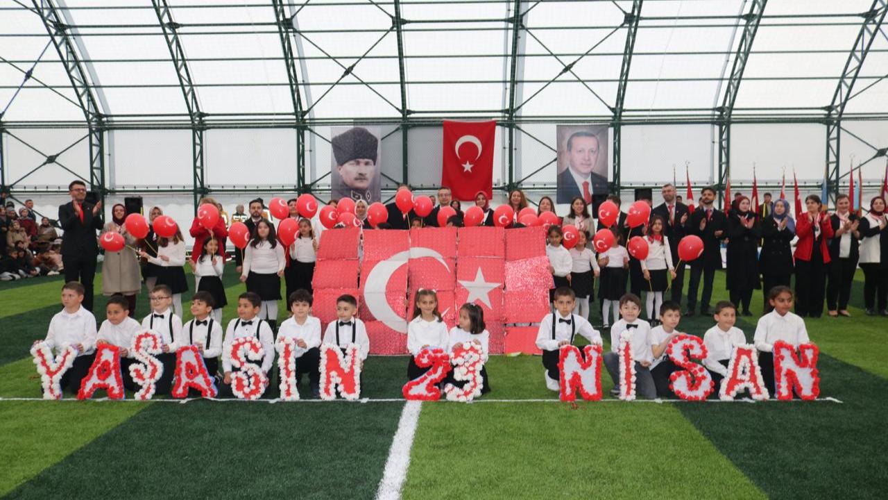 Afyon İhsaniye’de 23 Nisan Coşkusu: Öğrenci ve Öğretmenler “Tek Yürek” Oldu