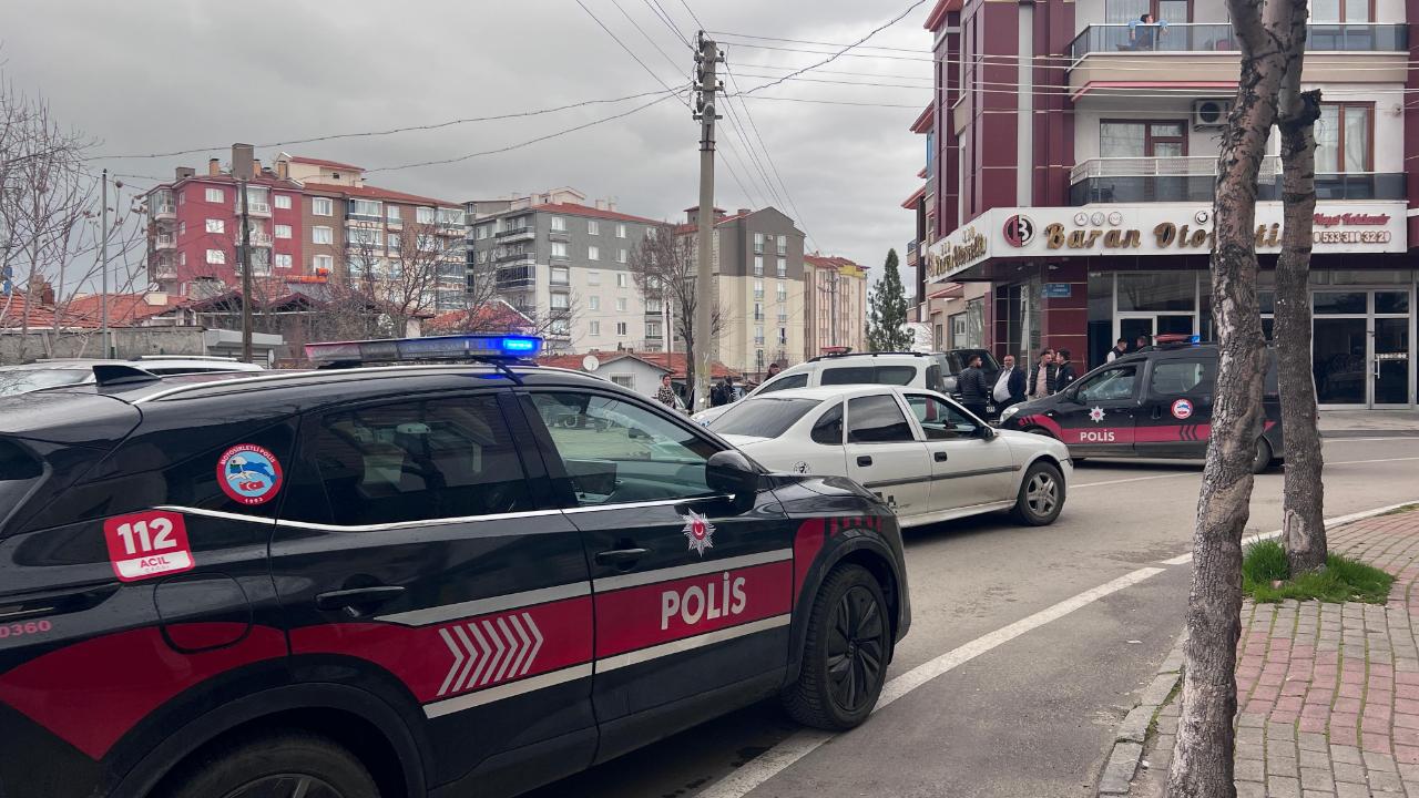 Afyon’da Mahalle Kavgası: Tekmeler ve Yumruklar Havada Uçuştu