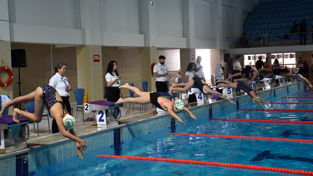 19 Mayıs Yüzme Heyecanı Olimpik Havuzda Sona Erdi