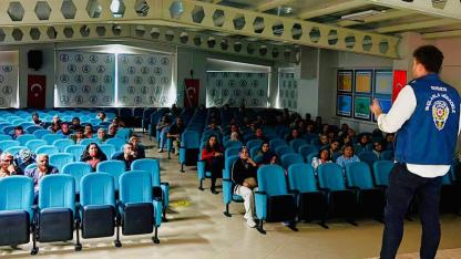 Afyon Emniyeti Öğretmenlere Terör Örgütlerinin Gençlere Yönelik Yöntemlerini Anlattı