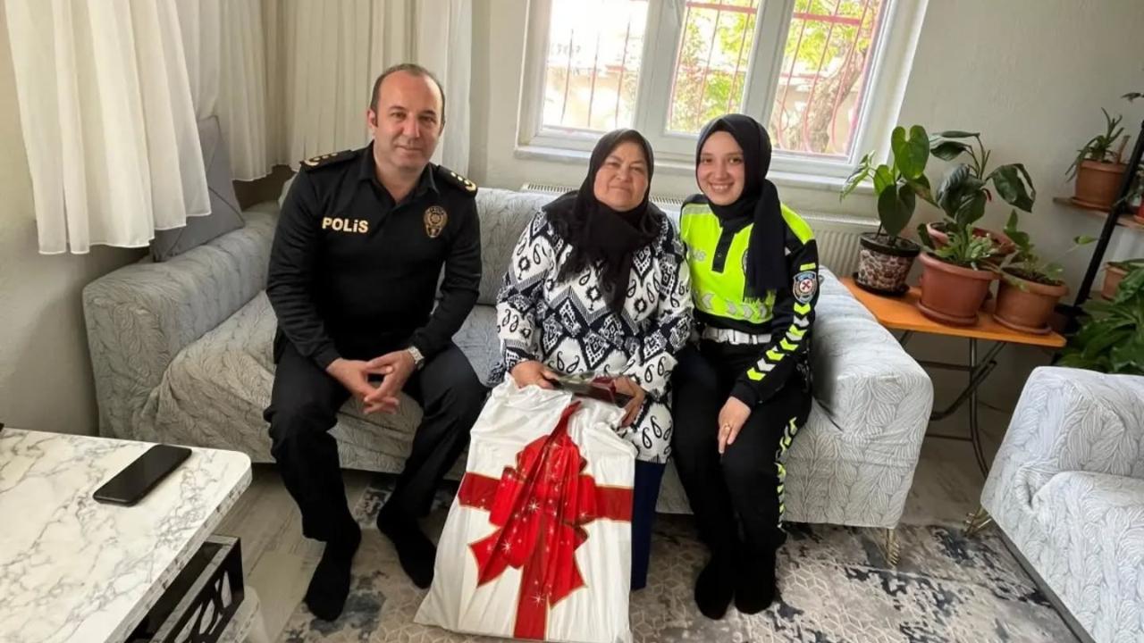 Afyon Sandıklı’da Anneler Günü’nde Şehit Anneleri Ziyaret Edildi