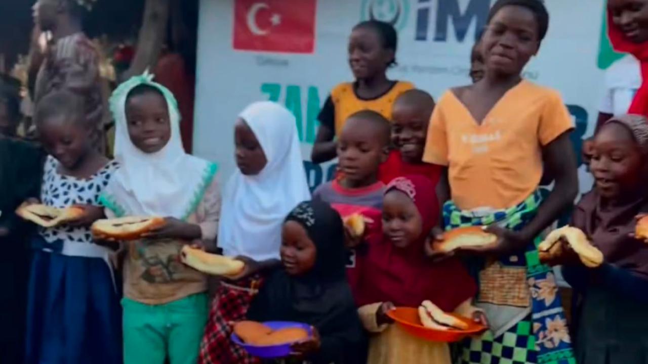 Afyon Sucuğu Zambiya’daki Çocukların Bayram Sofrasına Taşındı