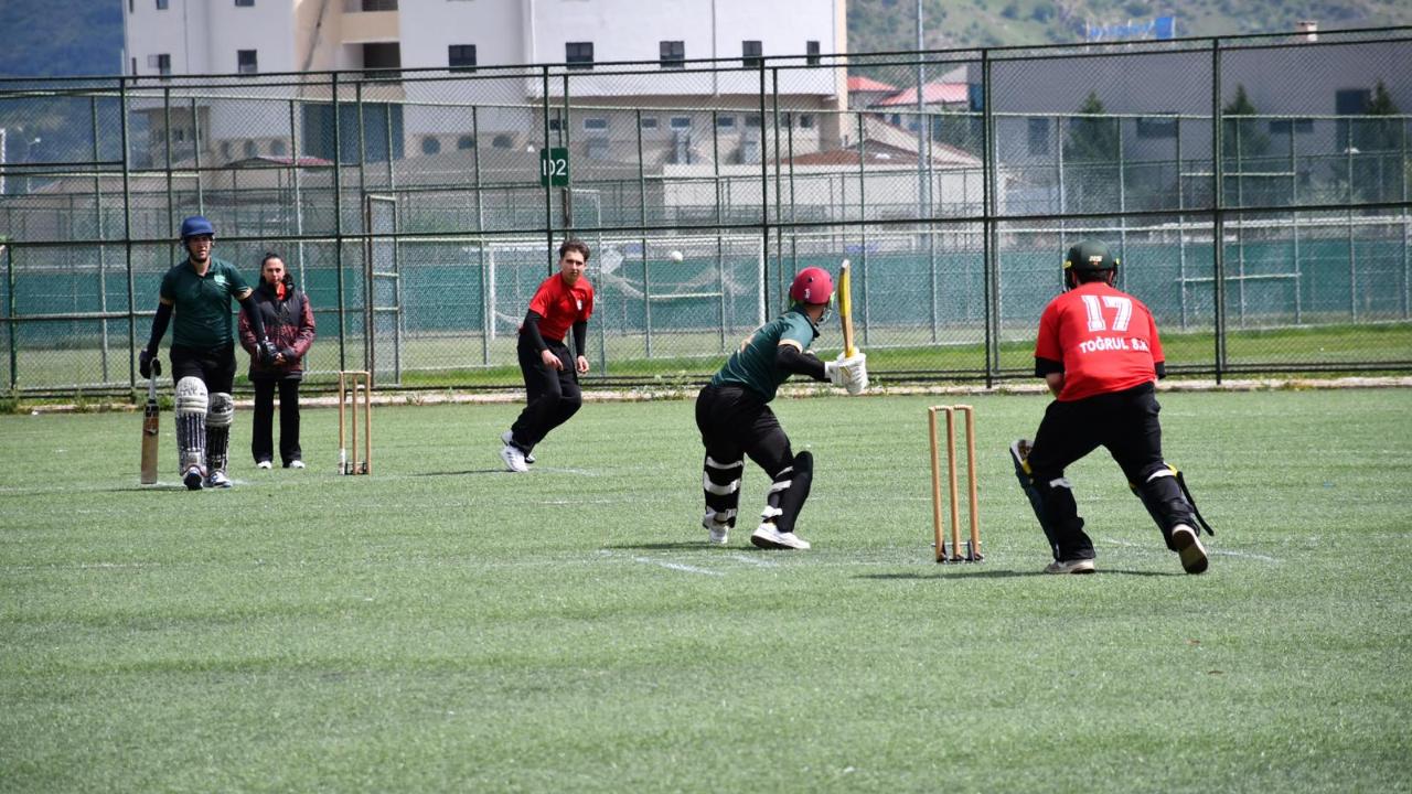 Afyon'da 12 takım, 200 Sporcu Mücadele Ediyor