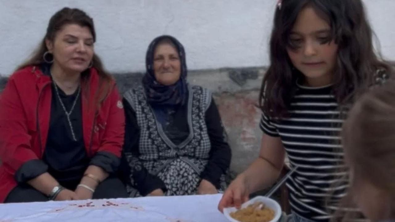 Afyon’da Asırlık Gelenek Yaşatıldı: Arife Helvası Dağıtıldı