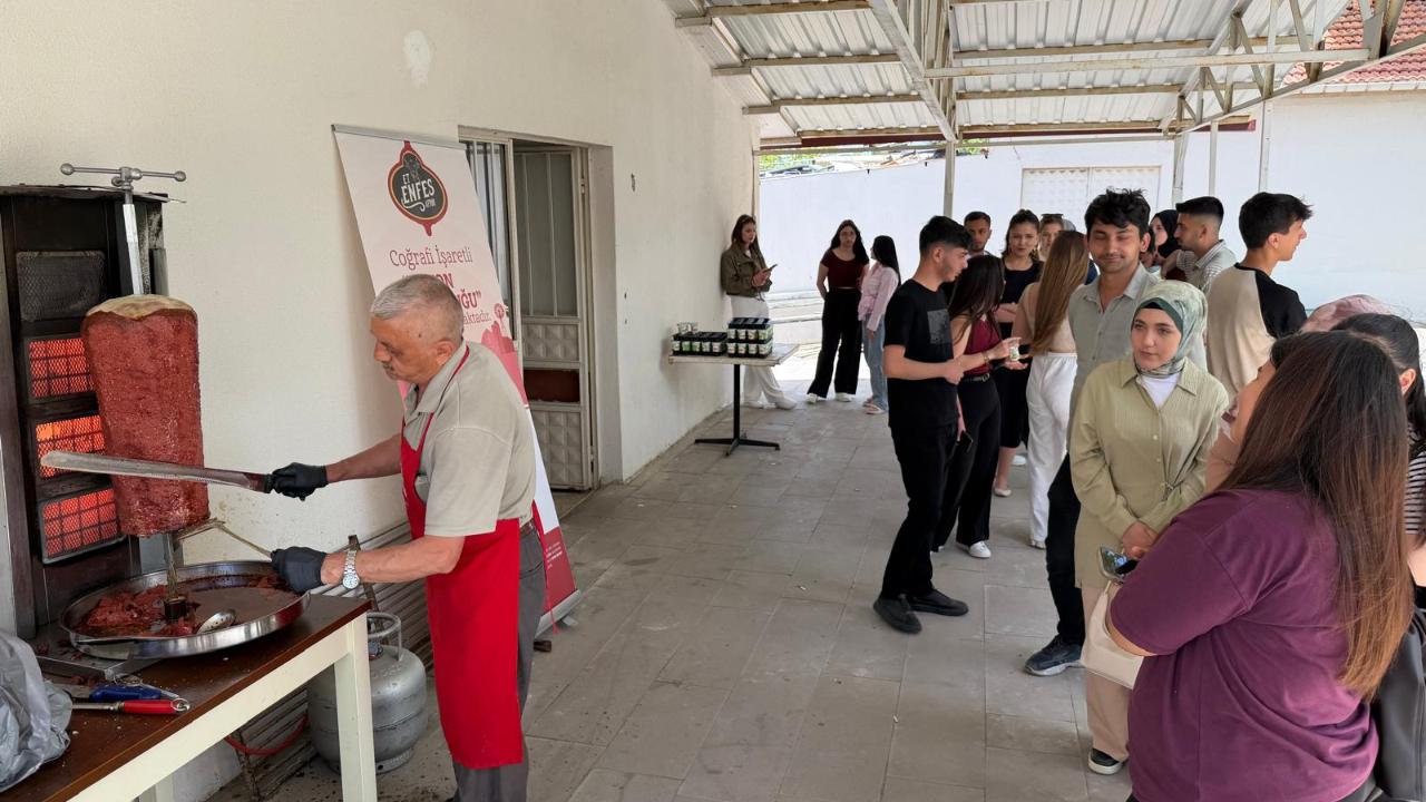 Afyon’da Öğrenciler Bahar Şenliğinde Bir Araya Geldi