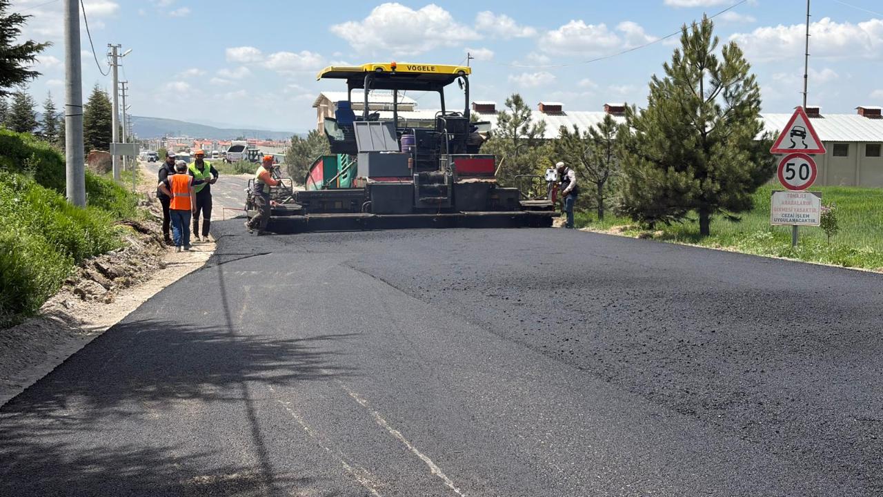 Afyon’da Türkiye’de Bir İlk: Yollarda Atık Plastik Dönemi Başladı