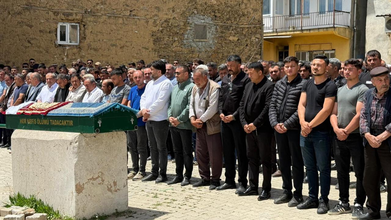Afyon’da Ülkücü Camia Cenazede Bir Araya Geldi