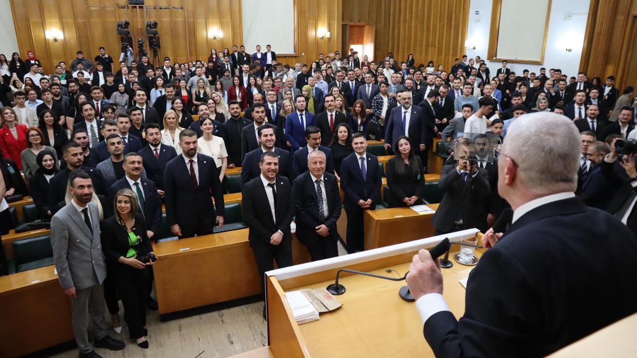 Afyonkarahisar’dan Ankara’ya Gençlik Çıkarması: İYİ Partili 80 Genç TBMM Grup Toplantısına Katıldı