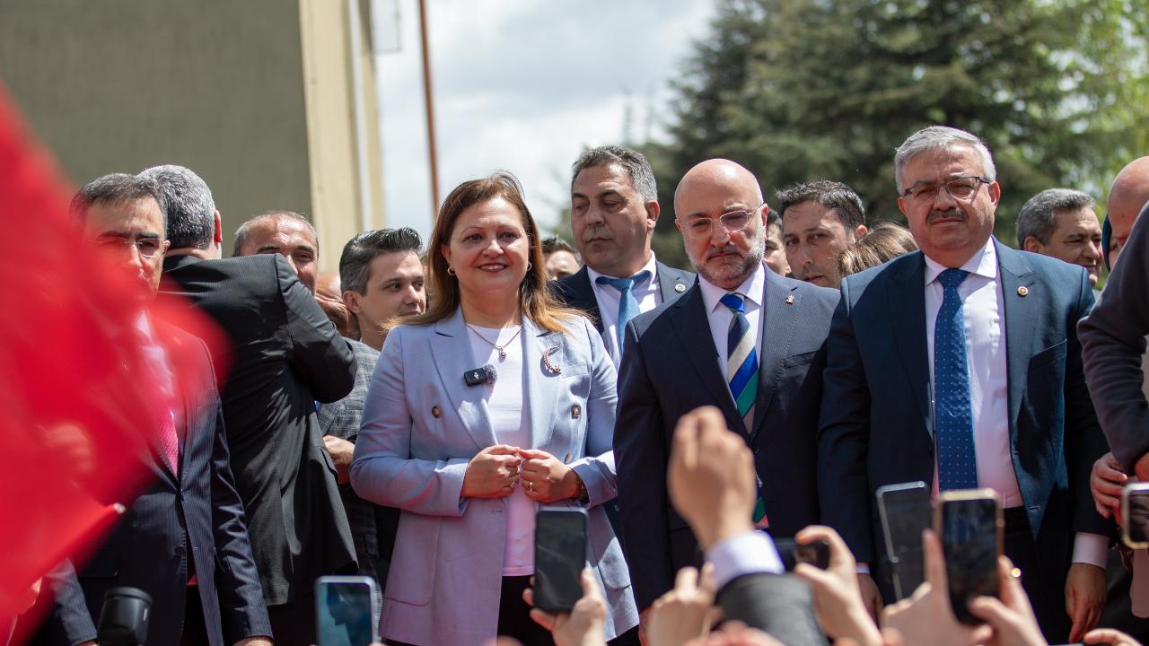 Burcu Köksal Vatandaşlara Seslendi: “Yeni Bir Döneme Adım Attık”