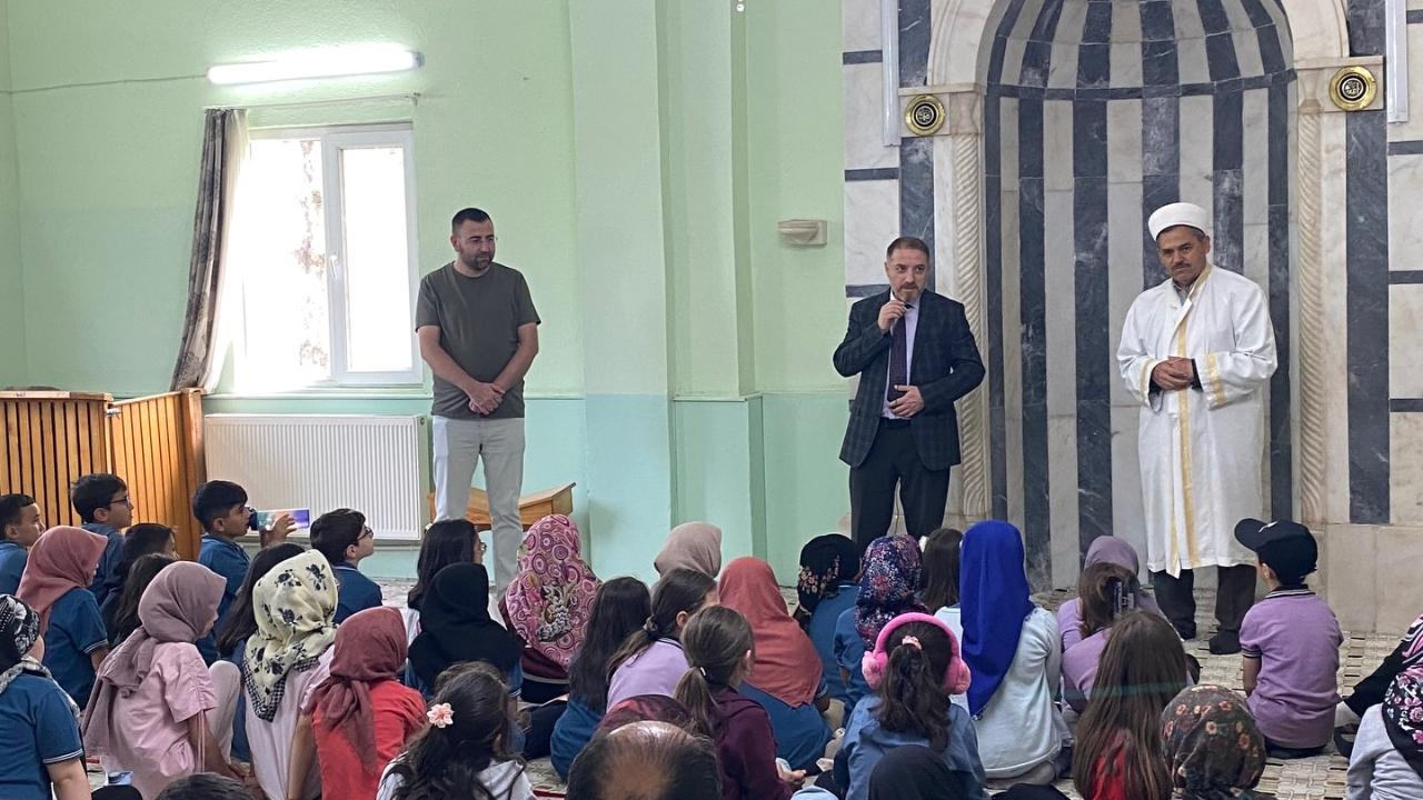Şuhut’ta Öğrenciler Cami Buluşmasında Bir Araya Geldi