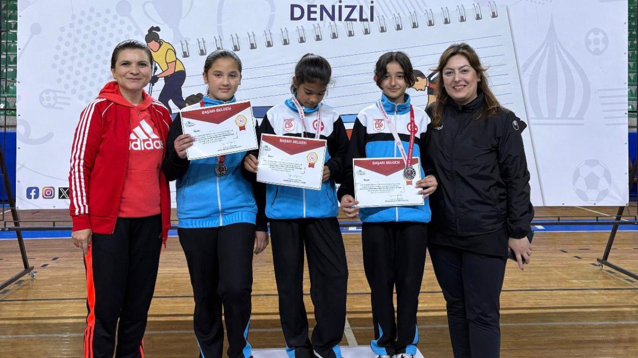 Yunus Emre Ortaokulu floor curling’de bölge ikincisi oldu