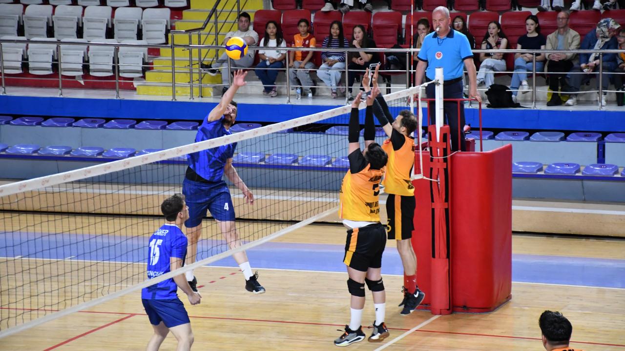 Afyon Gençlik Spor Kulübü Voleybolda Şampiyon Oldu