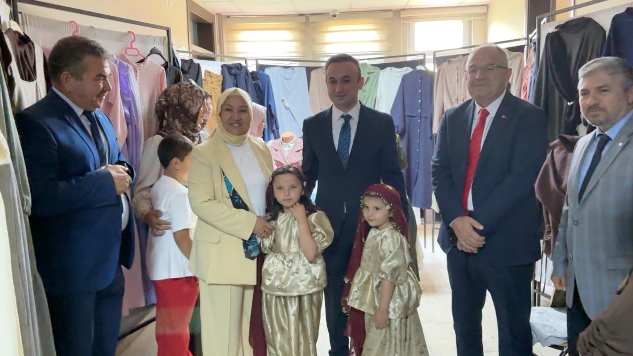 Afyon İscehisar’da El Emeği Göz Nuru Eserler Sergilendi