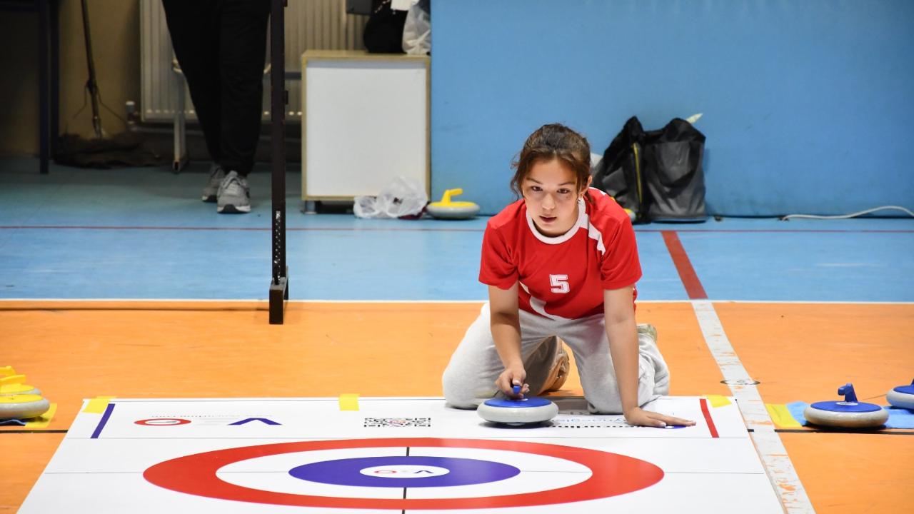 Afyon’da 13 Takım, 50 Sporcu Mücadele Etti: Floor Curling Turnuvası Sona Erdi