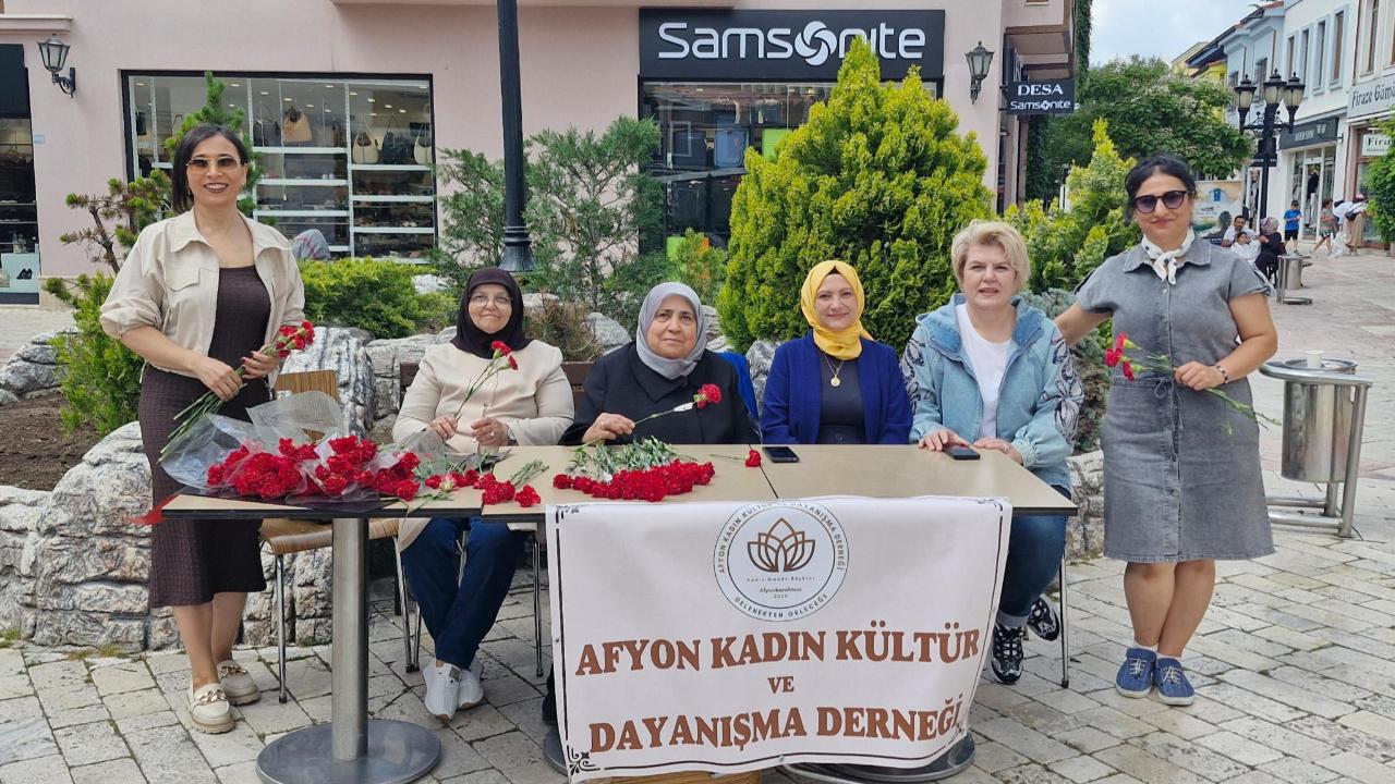 Afyon’da Babalar Günü’nde Şehit Babaları Unutulmadı