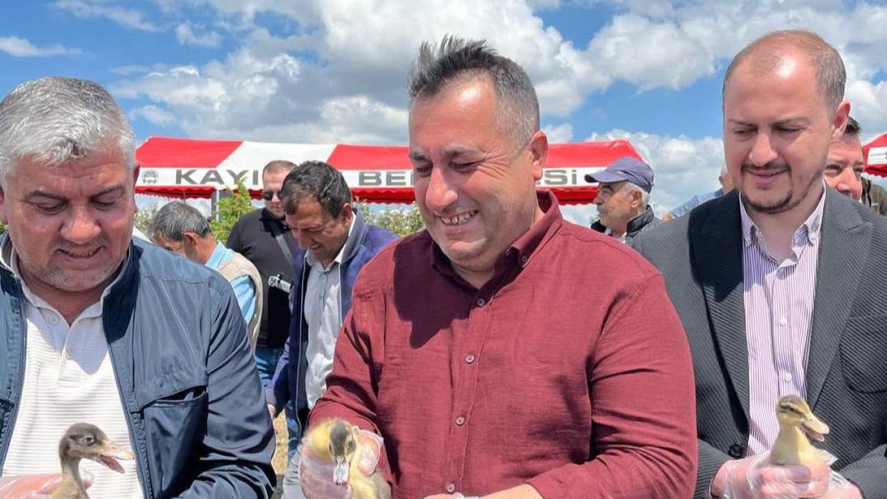 Afyon’da Frigya Göleti Doğayla Buluştu: 100 Ördek Suya Salındı