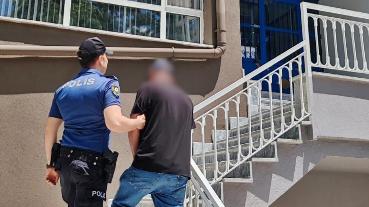 Afyon'da Ruhsatsız Silah Ticareti Suçundan Aranan Şahıs Yakalandı