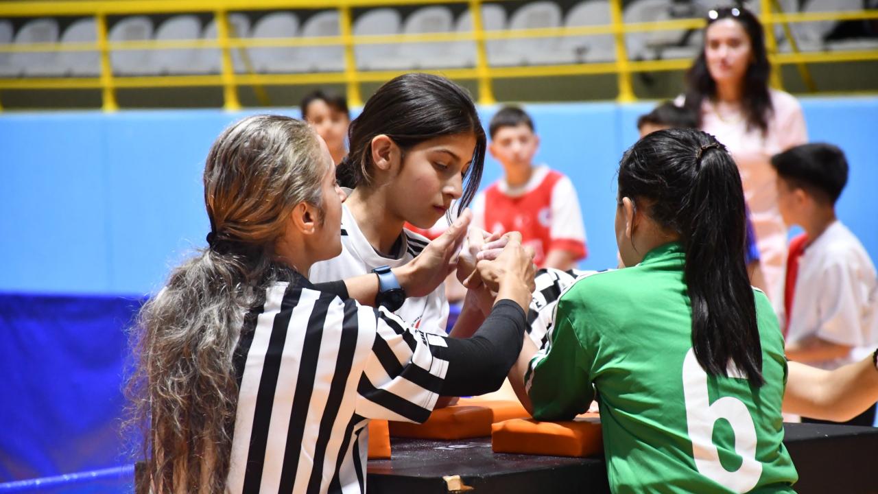 Afyon'da Sporcular Güçlerini Sergiledi, Dereceye Girenler Ödüllendirildi