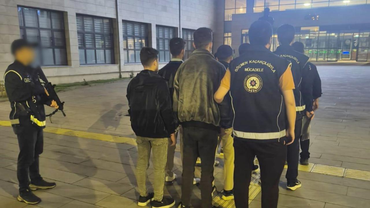 Afyonkarahisar'da Göçmen Kaçakçılığı Operasyonu: 8 Düzensiz Göçmen Yakalandı