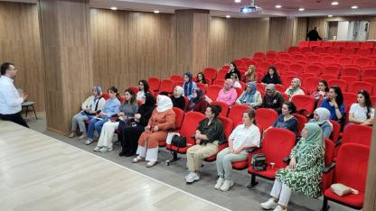 Afyonkarahisar'da "Her Gebeye Bir Ebe" Projesi Başarıyla Sürdürülüyor
