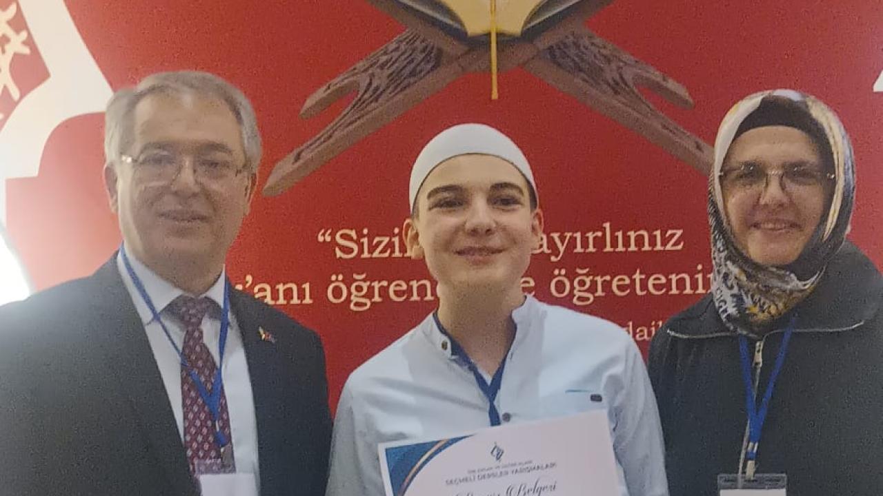 Afyonlu Öğrenci Kur'an-ı Kerim Yarışmasında Bölge Birincisi Oldu