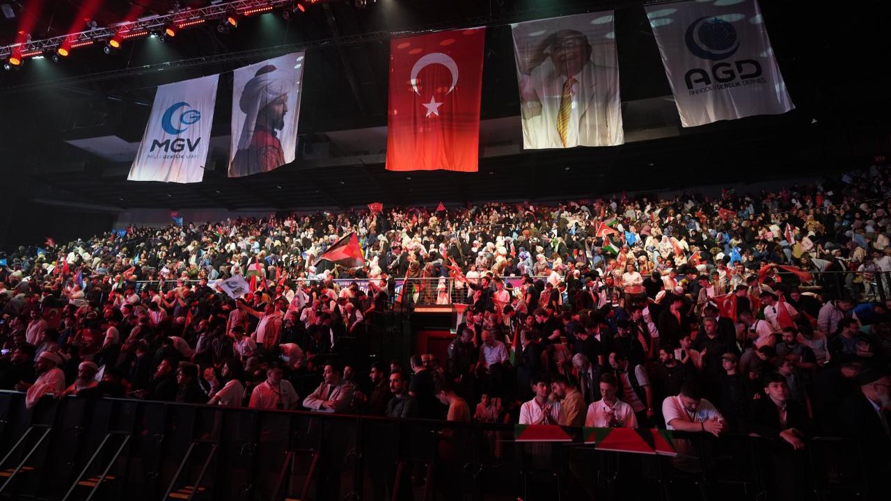 AGD'nin Fetih Programında On Binler Buluştu: "Bu Teşkilat Bir Davanın Vefa Emanetini Taşıyor"