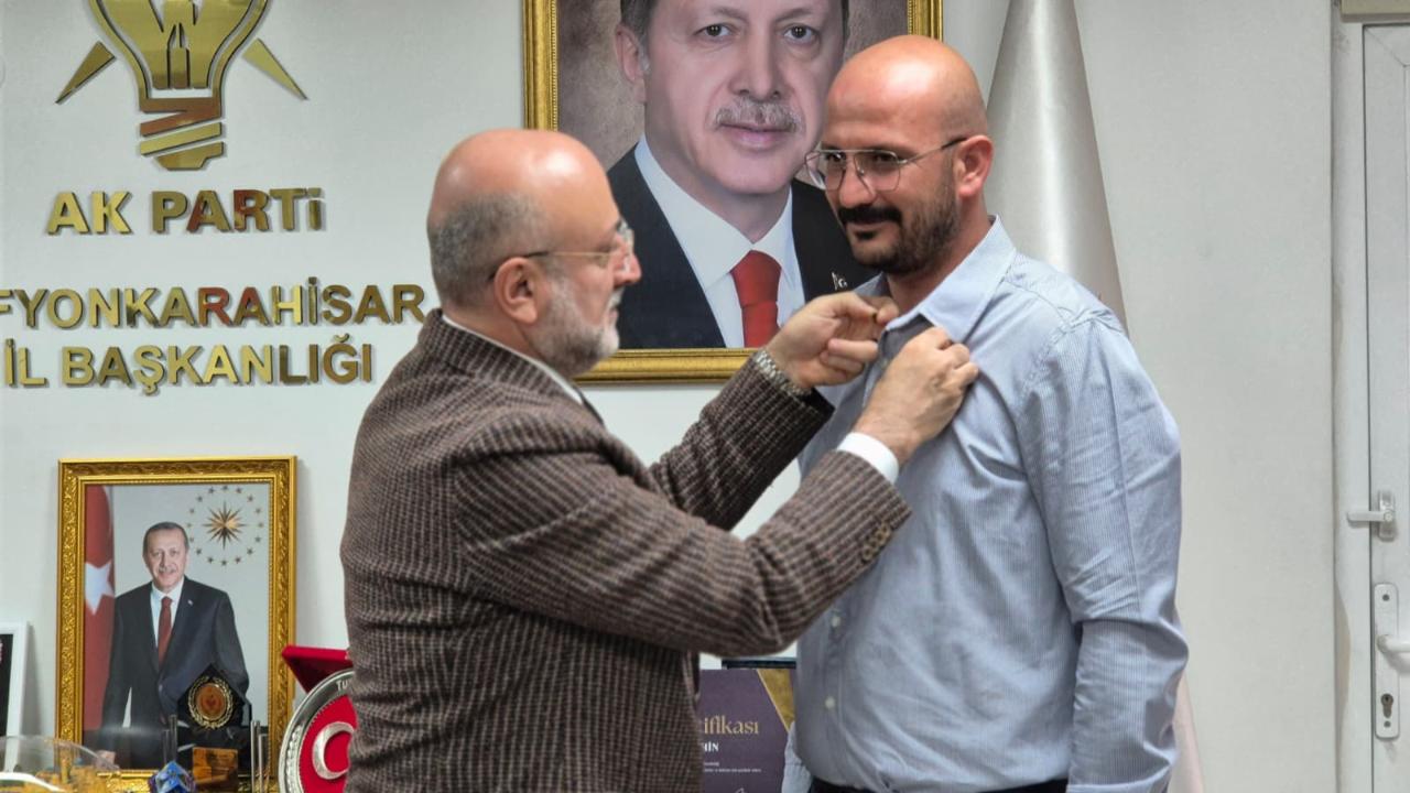 Rozetler Takıldı, Mesaj Verildi: AK Parti Büyümeye Devam Ediyor
