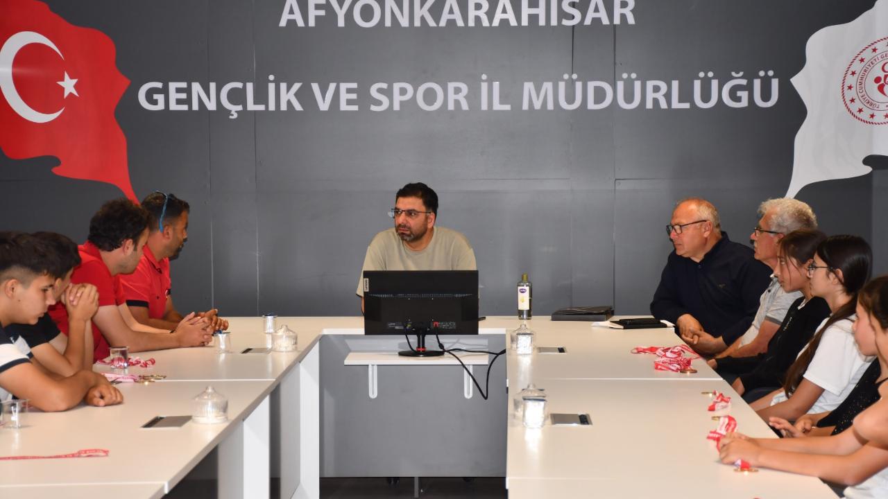 Şampiyonalardan Madalyalarla Dönen Bocce Sporcuları İl Müdürlüğünü Ziyaret Etti