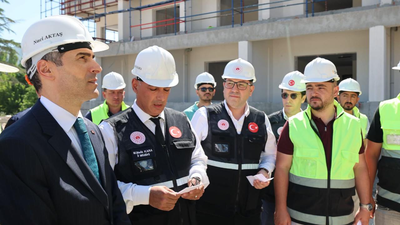 Vali Aktaş, Huzurevi İnşaatında İncelemelerde Bulundu