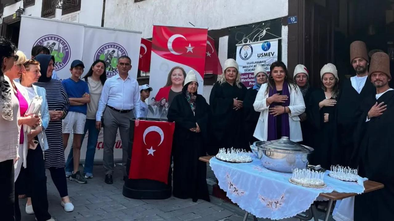 17 Yıllık Gelenek Yaşatıldı: 40 Hatimli Aşure Vatandaşlarla Buluştu