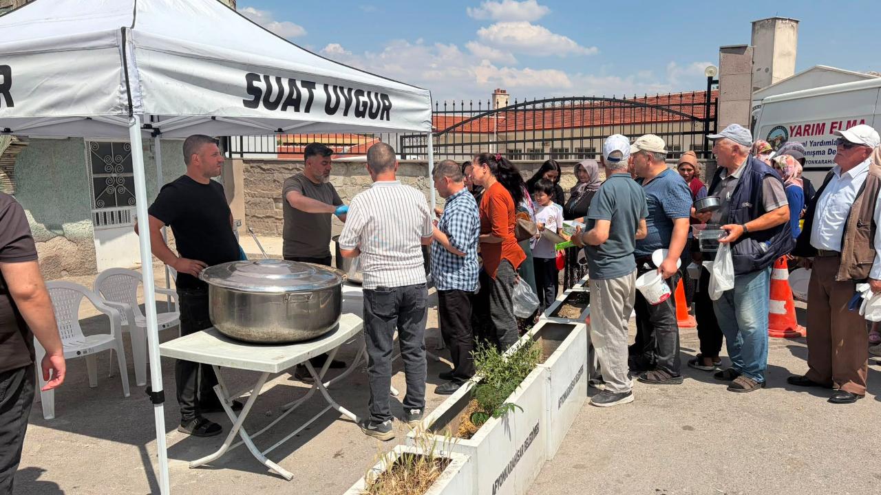 Afyon'da Binlerce Vatandaş Burmalı Mahallesi'nde Aşure Bereketini Paylaştı