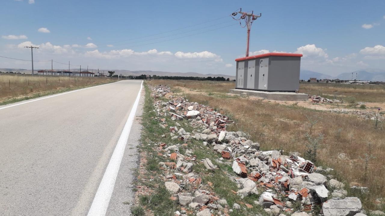 Afyon'da Bu Yol Kazaya Davetiye Çıkarıyor: Vatandaşlar Yetkililere Seslendi, "Bıktık, Usandık, Artık Son Bulsun!"
