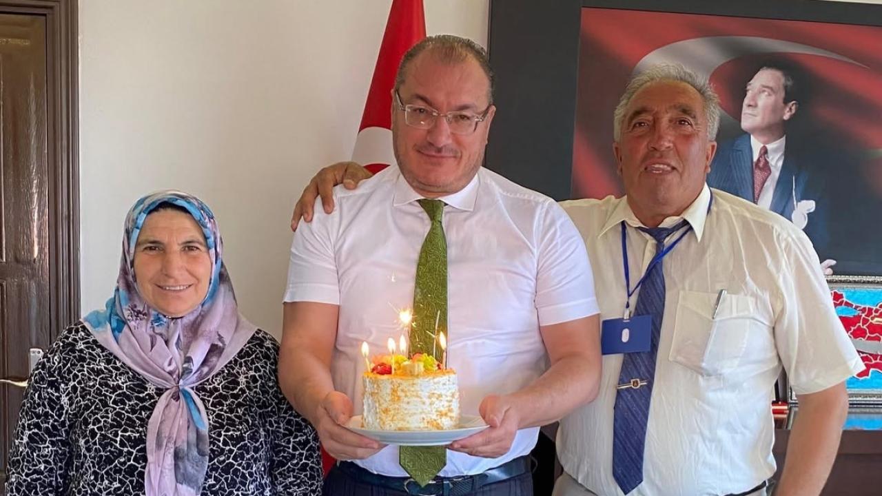 Bolvadin Kaymakamı Ali Arıkan'a Doğum Günü Sürprizi