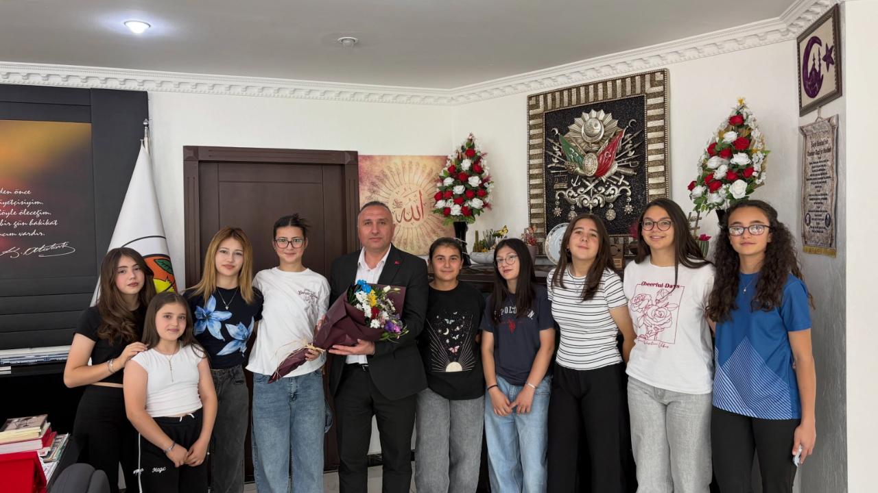 Çaylı Genç Voleybolcular Başkan Kantartopu'nu Ziyaret Etti