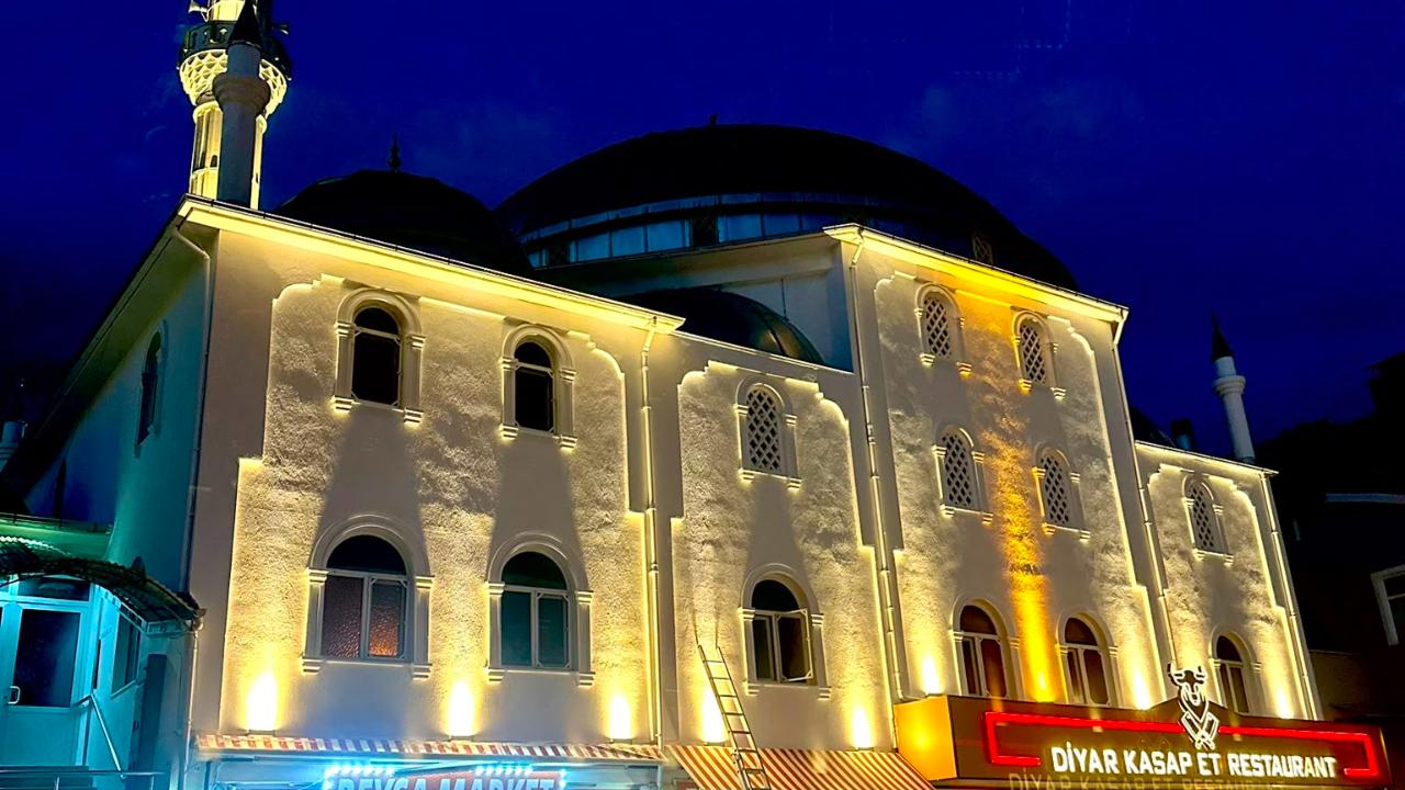Dazkırı'da Örnek Dayanışma: Halil İbrahim Sönmez Camii El Birliğiyle Yenilendi