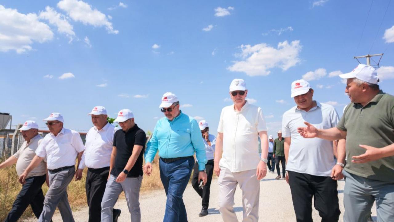Milletvekili Özkaya ve TMO Genel Müdürü Güldal, Çobanlar ve Çay'da Üreticilerle Buluştu
