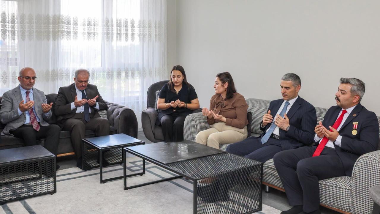 Vali Aktaş ve Eşi, 15 Temmuz Gazisinin Misafiri Oldu