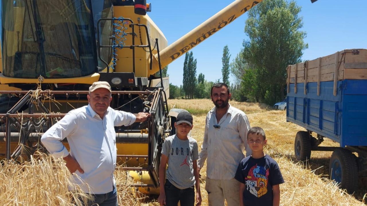 yon’un Çobanlar İlçesinde Hasat Başladı: Demokrat Partili Kırka, “Verim Güzel Ama Çiftçi Para Kazanamıyor”