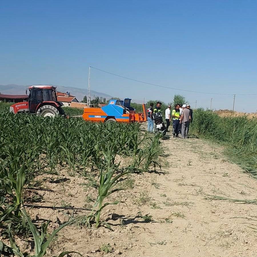 Afyon'da Acı Olay: Ot Biçerken Kanala Düşen Şahıs Traktörün Altında Kaldı, Durumu Ağır