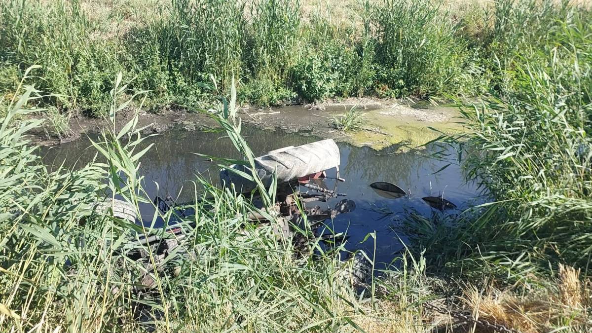 Afyon'da Traktör Kazası Can Aldı: Kanala Devrilen Traktörün Sürücüsü Hayatını Kaybetti