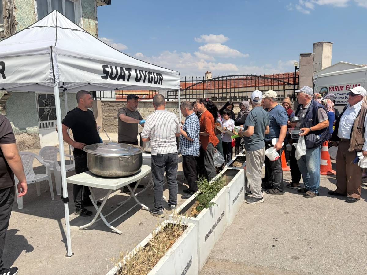 Afyon'da Binlerce Vatandaş Burmalı Mahallesi'nde Aşure Bereketini Paylaştı