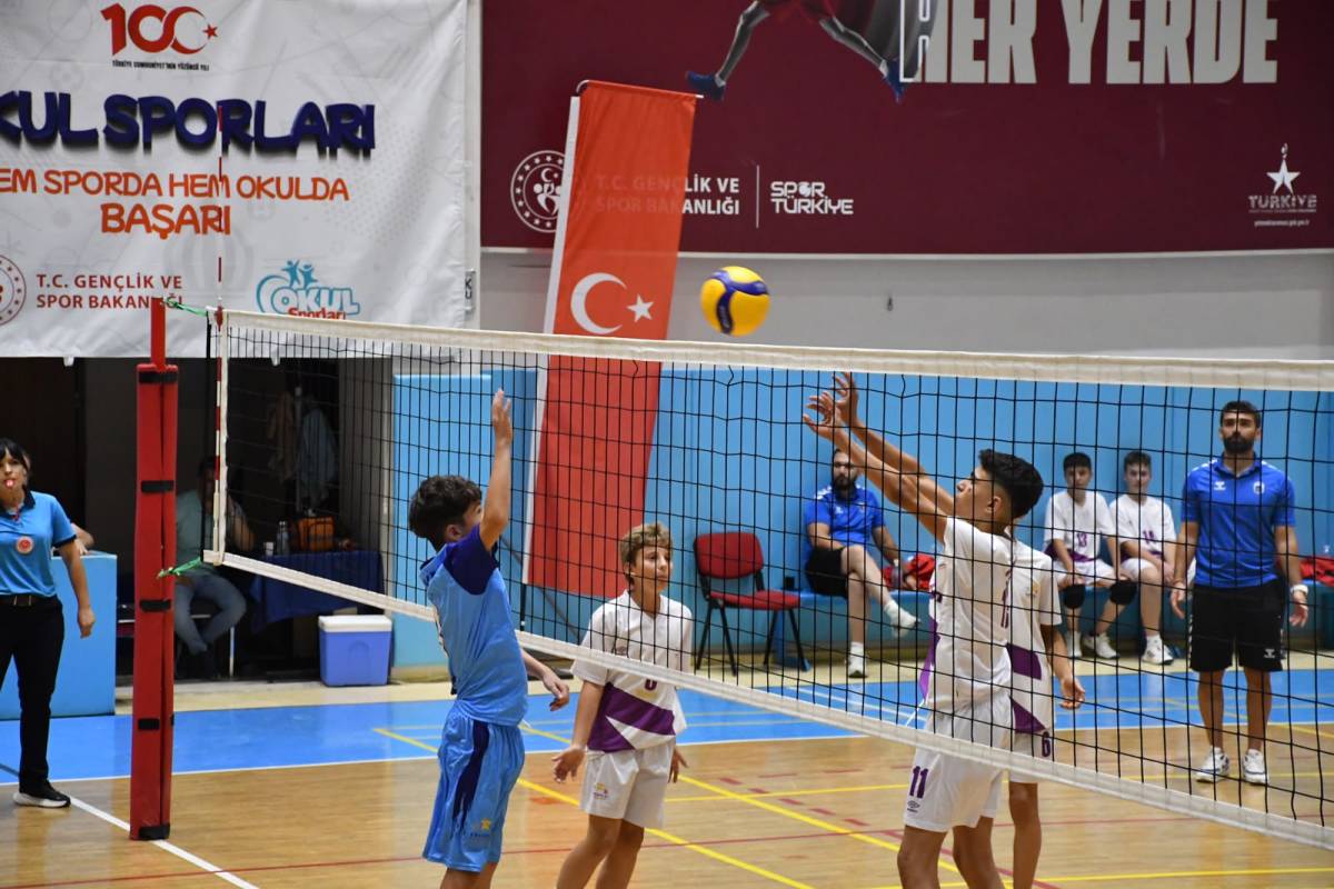 ANALİG Voleybol 1. Etap 2. Grup Müsabakaları Afyonkarahisar'da Başladı