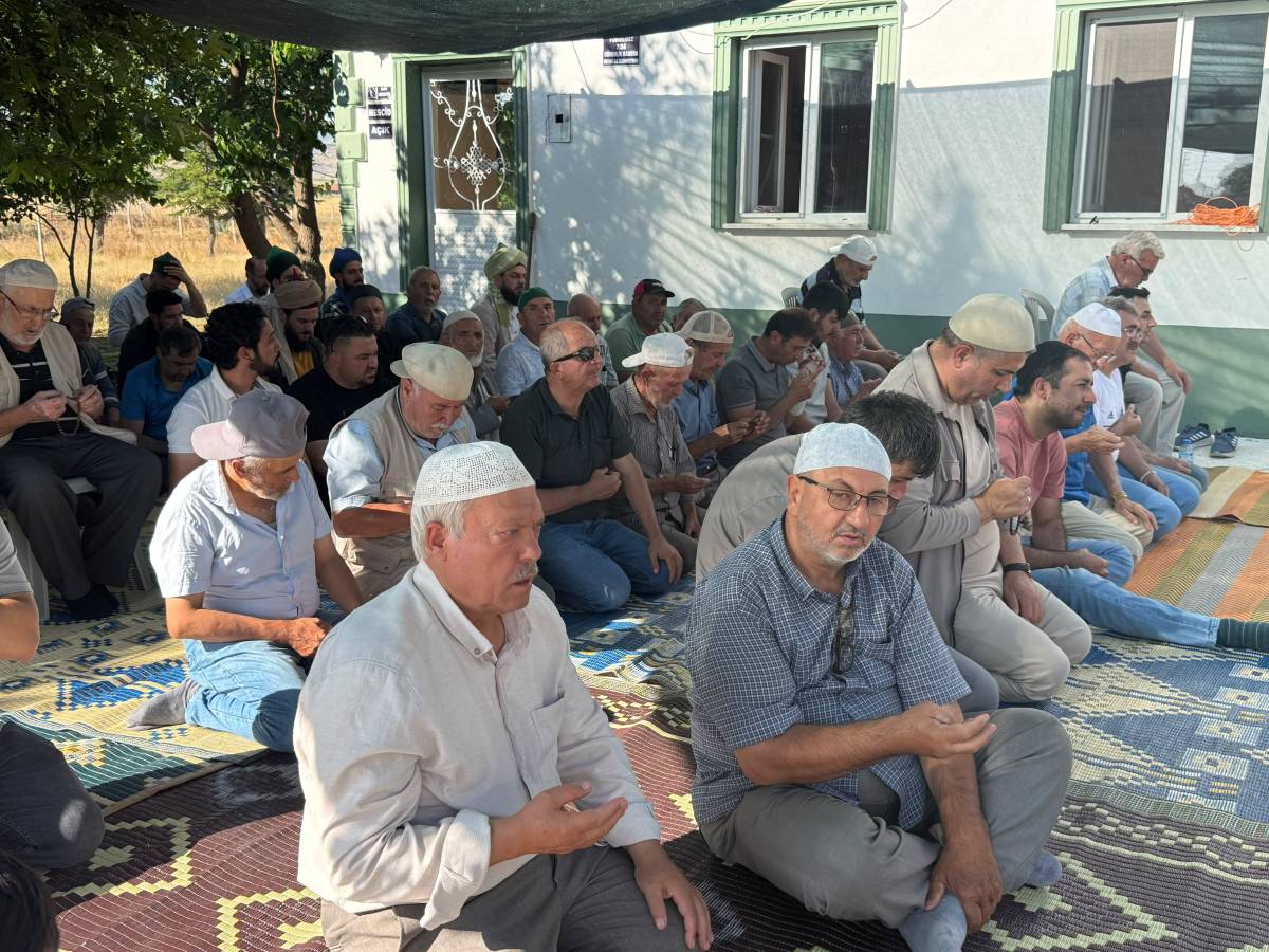 Sahabe-i Kirâm'dan Abdülvahhab Gazi Hazretleri, Bolvadin'de Kabri Başında Anıldı