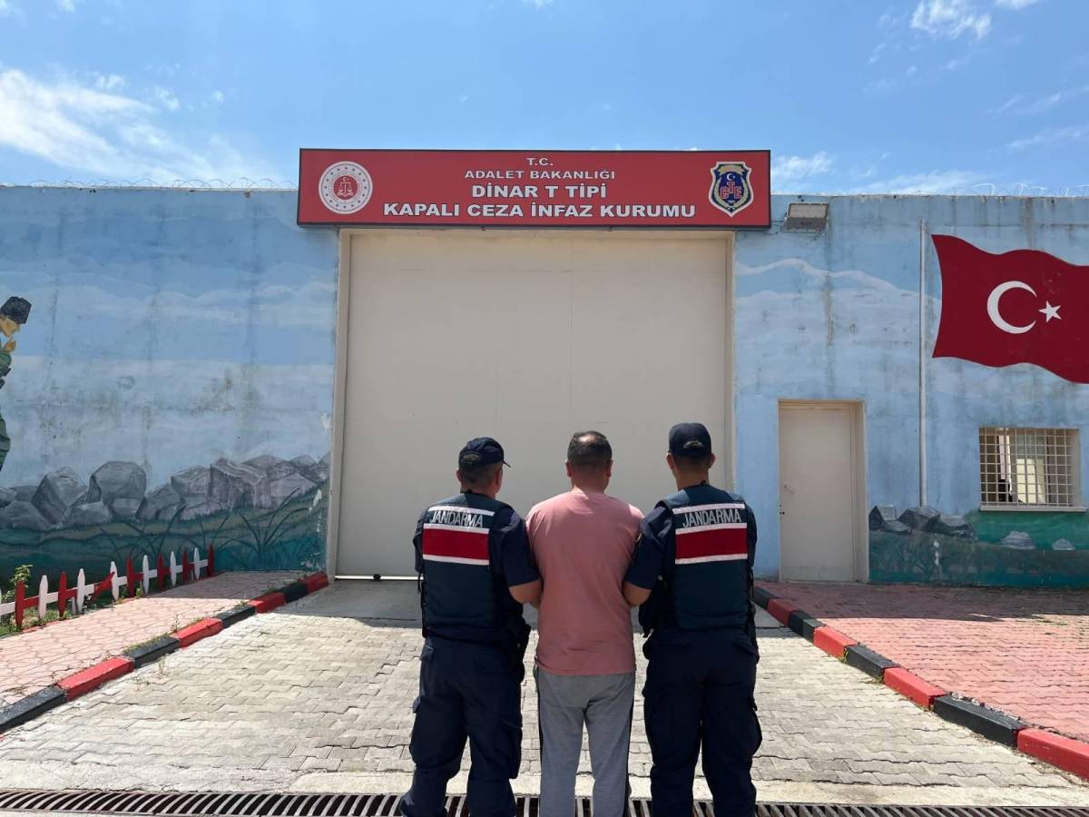 Afyon Jandarması'ndan Büyük Operasyon: Katilden Dolandırıcıya, Hırsızdan Kaçakçıya 46 Firari Yakalandı