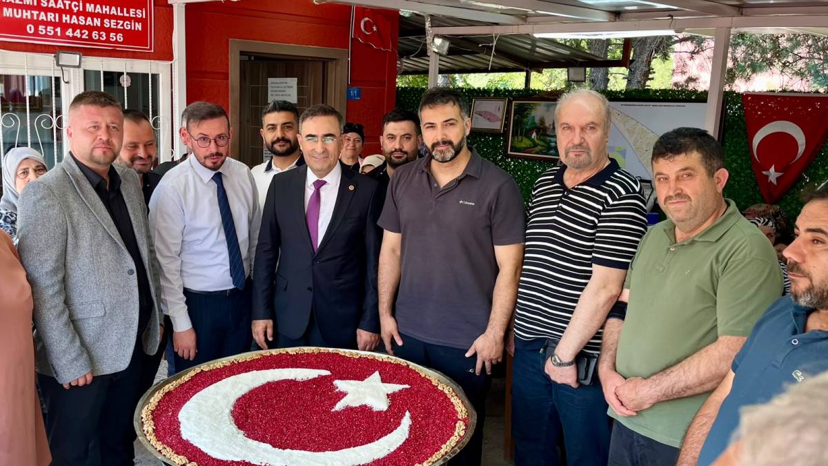 Nazmi Saatçi Mahallesi'nde Aşure Bereketi: Binlerce Kişi Aynı Sofrada Buluştu