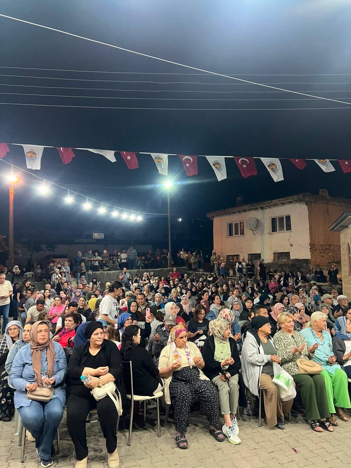 Çay'da Birlik ve Bereket Sofrası Kuruldu: Mansuroğlu Yusuf Sinan Baba Türbesi'nde Aşure Geleneği Yaşatıldı