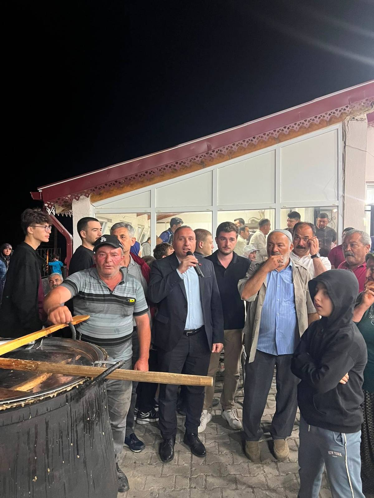 Çay'da Birlik ve Bereket Sofrası Kuruldu: Mansuroğlu Yusuf Sinan Baba Türbesi'nde Aşure Geleneği Yaşatıldı