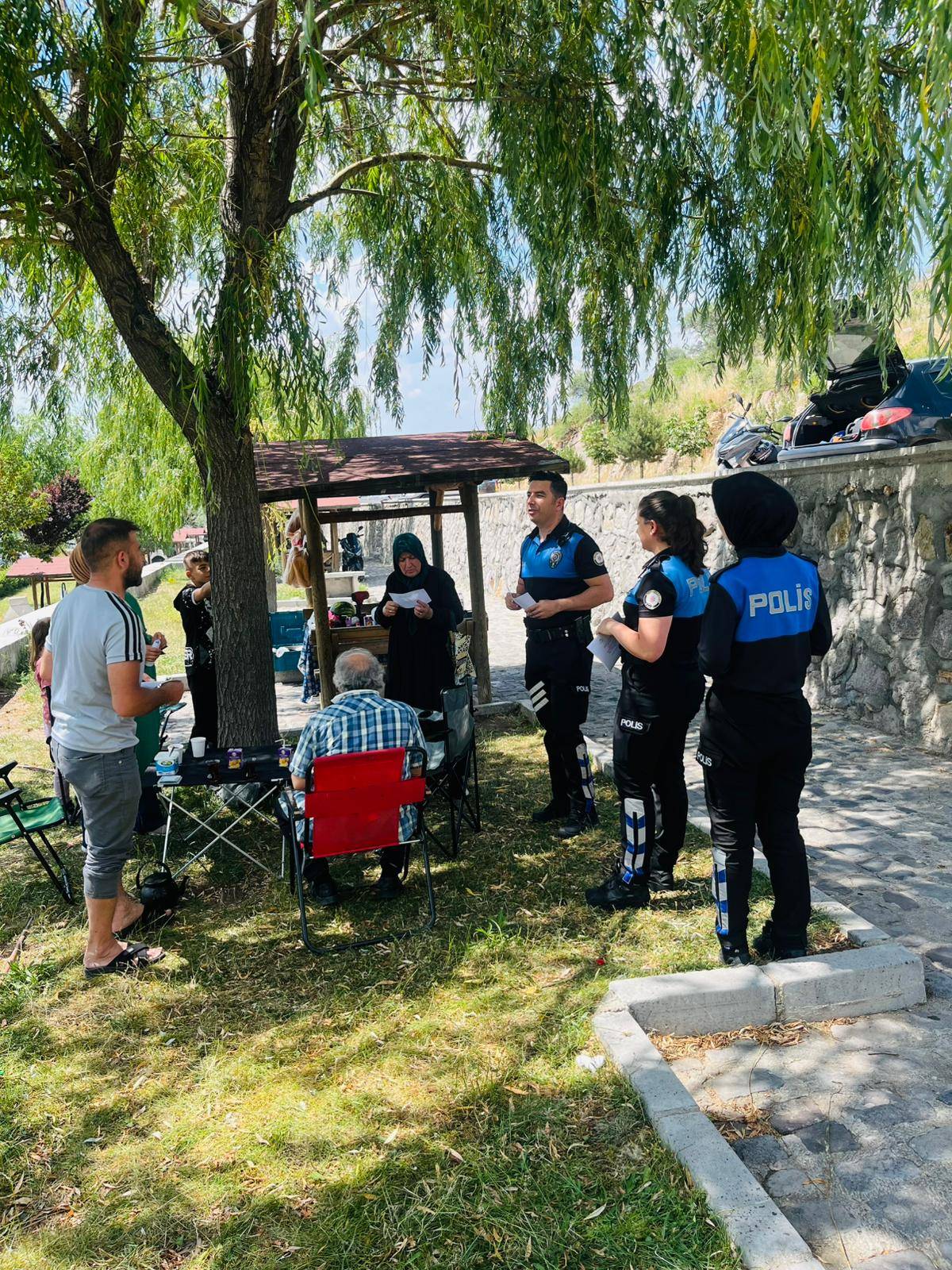 Afyon Emniyeti, Hıdırlık ve Kent Ormanı'nda Piknikçileri Olası Yangınlara Karşı Uyardı