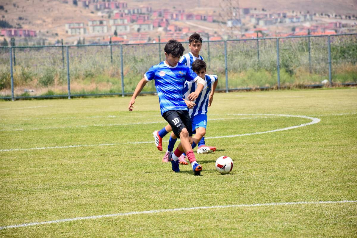 ANALİG Yıldızlar Futbol Heyecanı Afyonkarahisar'da Başladı
